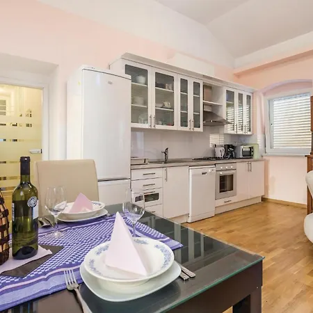 Cozy In With Wifi Опатія